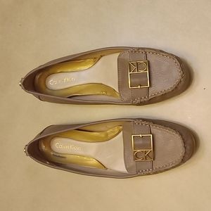 Calvin Klein Women's 6.5 Tan Gold Buckle Logo Slip On Cushion Business Flats